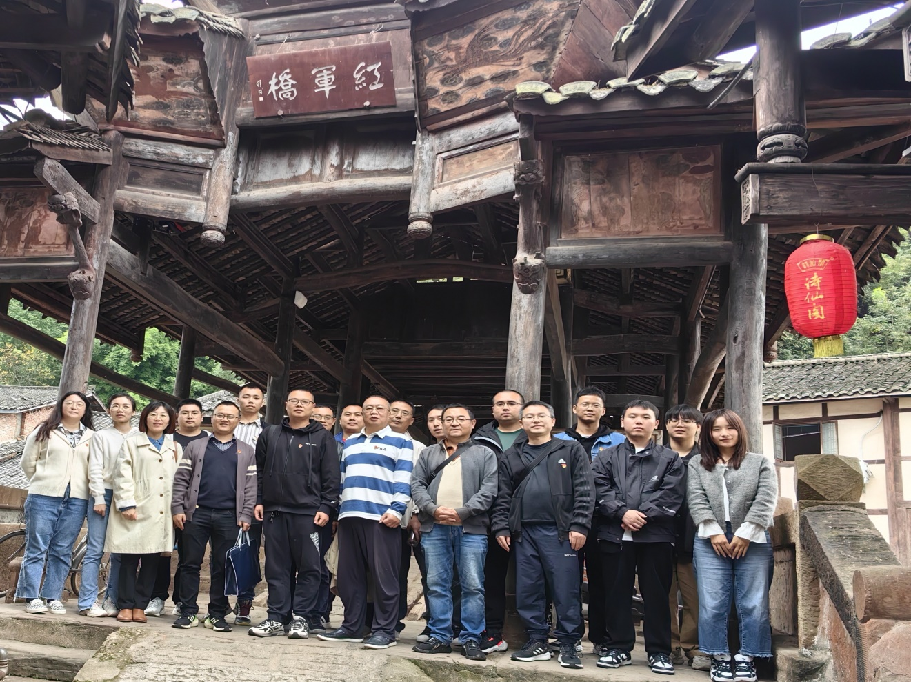 公司第一党支部开展“回望峥嵘岁月，传承红色基因”主题党日活动