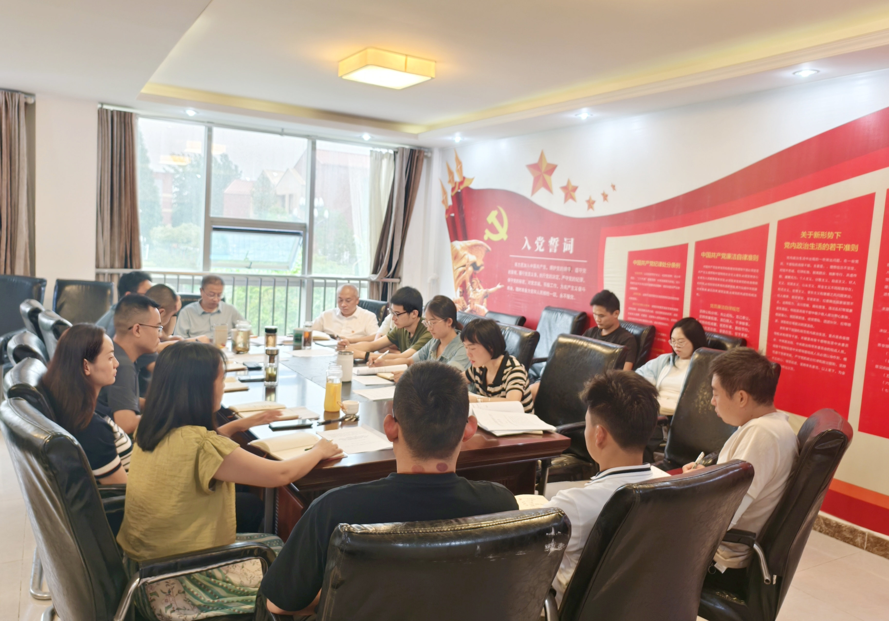 公司二支部开展“深化融合解难题 聚力攻坚促发展”主题党日活动